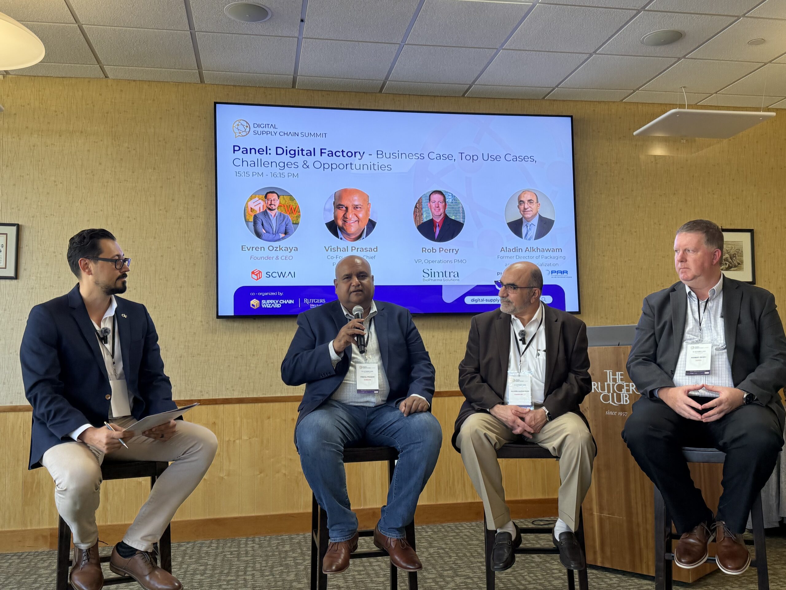 Digital Supply Chain Summit attendees networking